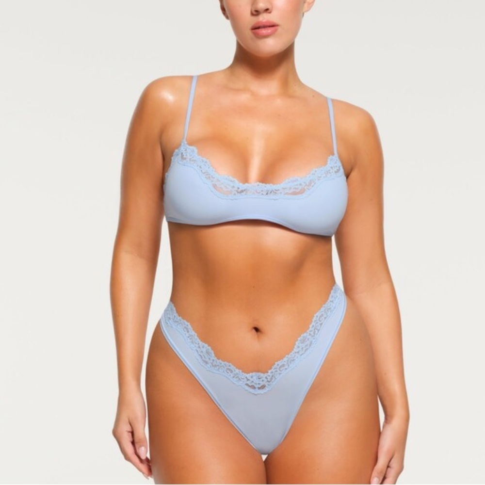 SKIMS Fits Everybody Lace Bralette